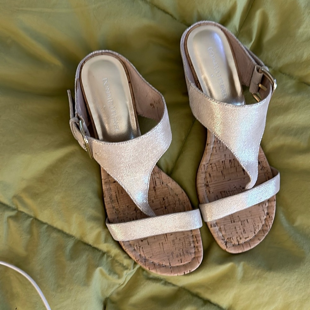 Light gold colored sandals. Size7 1/2.
